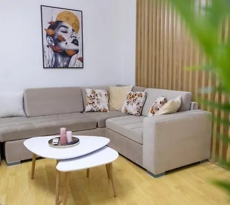 Nikolas House شقة