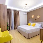 Nikolas House * Vlorë