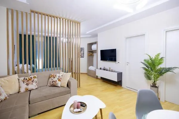 Daire Nikolas House *